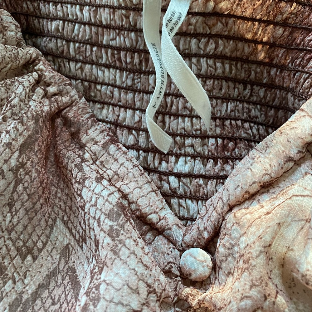 By Anthropologie Short-Sleeve Tiered Midi Dress size M new neutral color - Picture 5 of 5